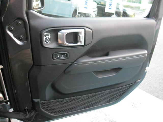 ジープ・ラングラーアンリミテッド サハラ　１オーナー　買取車　　ブラックレザーシート　シートヒーター　純正ナビ　フルセグＴＶ　サブウーファー　バックモニター　ＥＴＣ２．０　ＬＥＤライト　純正１８インチアルミ　ドライブレコーダー（36枚目）