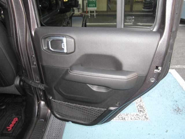 ジープ・ラングラーアンリミテッド サハラ　１オーナー　買取車　　ブラックレザーシート　シートヒーター　純正ナビ　フルセグＴＶ　サブウーファー　バックモニター　ＥＴＣ２．０　ＬＥＤライト　純正１８インチアルミ　ドライブレコーダー（37枚目）