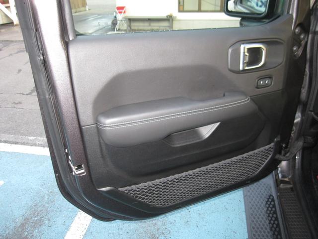 ジープ・ラングラーアンリミテッド サハラ　１オーナー　買取車　　ブラックレザーシート　シートヒーター　純正ナビ　フルセグＴＶ　サブウーファー　バックモニター　ＥＴＣ２．０　ＬＥＤライト　純正１８インチアルミ　ドライブレコーダー（38枚目）