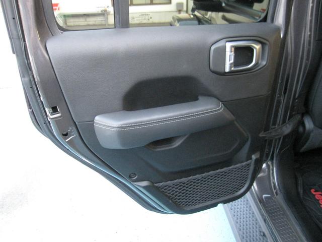 ジープ・ラングラーアンリミテッド サハラ　１オーナー　買取車　　ブラックレザーシート　シートヒーター　純正ナビ　フルセグＴＶ　サブウーファー　バックモニター　ＥＴＣ２．０　ＬＥＤライト　純正１８インチアルミ　ドライブレコーダー（39枚目）