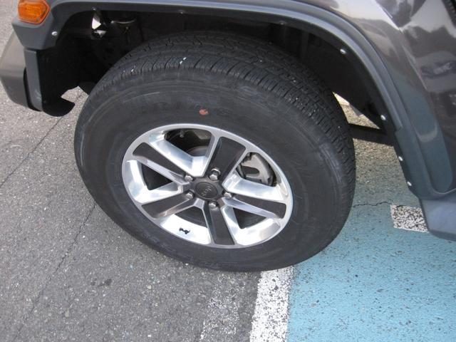 ジープ・ラングラーアンリミテッド サハラ　１オーナー　買取車　　ブラックレザーシート　シートヒーター　純正ナビ　フルセグＴＶ　サブウーファー　バックモニター　ＥＴＣ２．０　ＬＥＤライト　純正１８インチアルミ　ドライブレコーダー（42枚目）