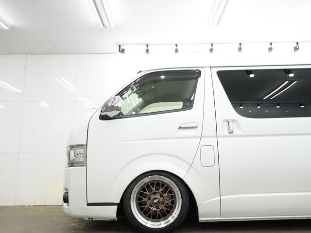 ハイエースバン スーパーＧＬ　ダークプライム　ローダウン／両側電動スライドドア／バッドフェイスボンネット／オーバーフェンダー／ＷＯＲＫ　ＸＴＲＡＰ　Ｍ１ＨＣ１８インチＡＷ／ベッドキット／ドライブレコーダー／ＥＴＣ／Ｂｌｕｅｔｏｏｔｈ／１００Ｖ電源（19枚目）