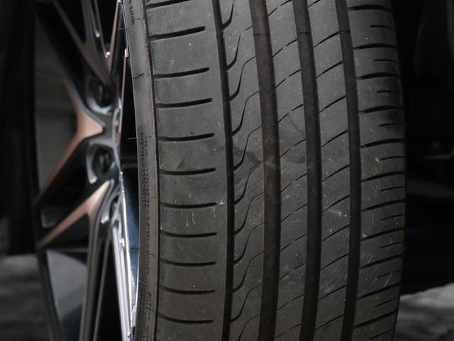 ハイエースバン スーパーGL ダークプライム GR8STYLEエアロ/ローダウン/RACINGTECHNOLOGY BONZO20インチAW/社外ヘッドライトライト/Bluetooth/バックカメラ/ETC/両側電動スライドドア/ベットキット(7枚目)