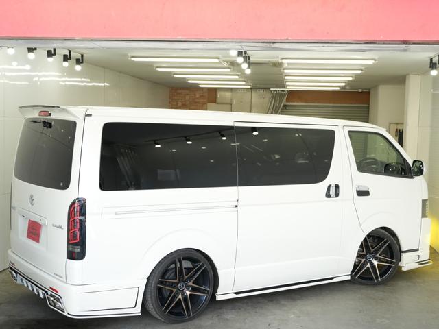 ハイエースバン スーパーGL ダークプライム GR8STYLEエアロ/ローダウン/RACINGTECHNOLOGY BONZO20インチAW/社外ヘッドライトライト/Bluetooth/バックカメラ/ETC/両側電動スライドドア/ベットキット(17枚目)