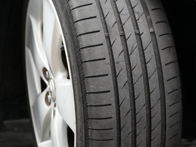 プリウス Gツーリングセレクションレザーパッケージ ツーリングホイール17インチ/Bluetoothオーディオ/ブルーフォグランプ/プッシュスタート/パワーシート/レザーシート/ETC/Bluetooth/バックカメラ/ダウンサス/モデリスタドアメッキ(8枚目)