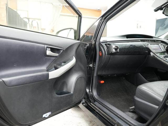 プリウス Gツーリングセレクションレザーパッケージ ツーリングホイール17インチ/Bluetoothオーディオ/ブルーフォグランプ/プッシュスタート/パワーシート/レザーシート/ETC/Bluetooth/バックカメラ/ダウンサス/モデリスタドアメッキ(70枚目)