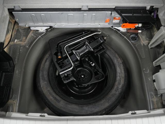 プリウス Gツーリングセレクションレザーパッケージ ツーリングホイール17インチ/Bluetoothオーディオ/ブルーフォグランプ/プッシュスタート/パワーシート/レザーシート/ETC/Bluetooth/バックカメラ/ダウンサス/モデリスタドアメッキ(79枚目)