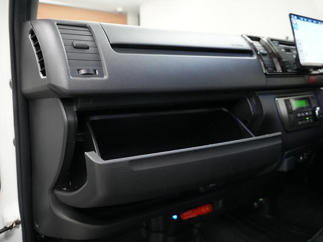 ハイエースバン スーパーGL ダークプライムII ローダウン/バッドフェイスボンネット/シートカバー/ 16インチAW/LEDテールレンズ/ベッドキット/フリップダウンモニター/Bluetooth/バックカメラ(43枚目)