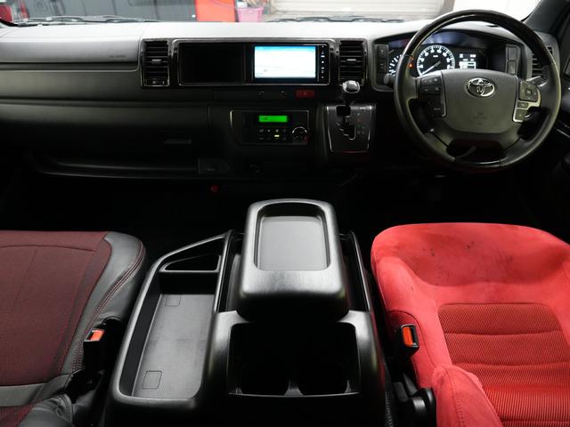 ハイエースバン バッドフェイスボンネット/WORK XTRAP 18インチAW/ローダウン/バックカメラ/100V電源/両側電動スライドドア/ETC/Bluetooth/シートカバー/オーバーフェンダー/ベッドキット(6枚目)