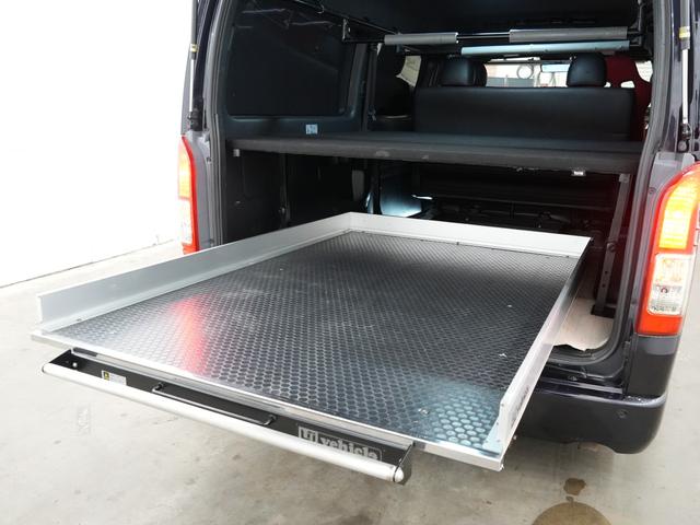 ハイエースバン バッドフェイスボンネット/WORK XTRAP 18インチAW/ローダウン/バックカメラ/100V電源/両側電動スライドドア/ETC/Bluetooth/シートカバー/オーバーフェンダー/ベッドキット(12枚目)