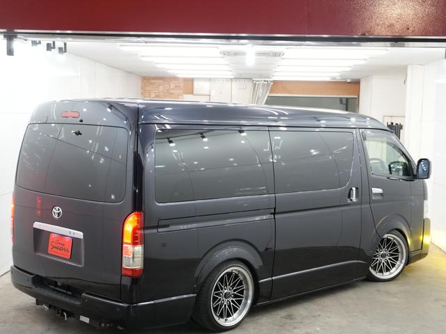 ハイエースバン バッドフェイスボンネット/WORK XTRAP 18インチAW/ローダウン/バックカメラ/100V電源/両側電動スライドドア/ETC/Bluetooth/シートカバー/オーバーフェンダー/ベッドキット(19枚目)