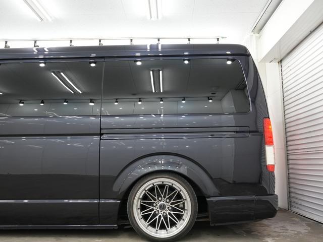 ハイエースバン バッドフェイスボンネット/WORK XTRAP 18インチAW/ローダウン/バックカメラ/100V電源/両側電動スライドドア/ETC/Bluetooth/シートカバー/オーバーフェンダー/ベッドキット(22枚目)