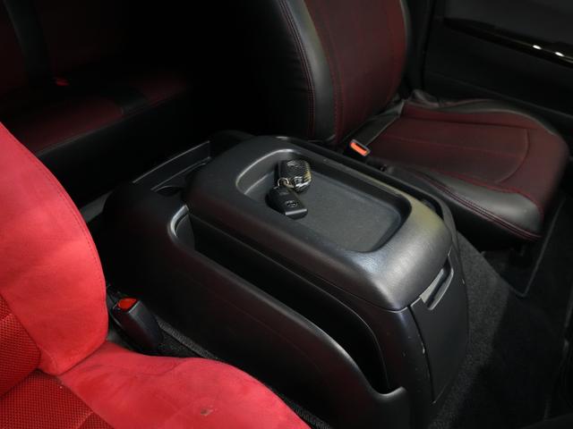 ハイエースバン バッドフェイスボンネット/WORK XTRAP 18インチAW/ローダウン/バックカメラ/100V電源/両側電動スライドドア/ETC/Bluetooth/シートカバー/オーバーフェンダー/ベッドキット(35枚目)