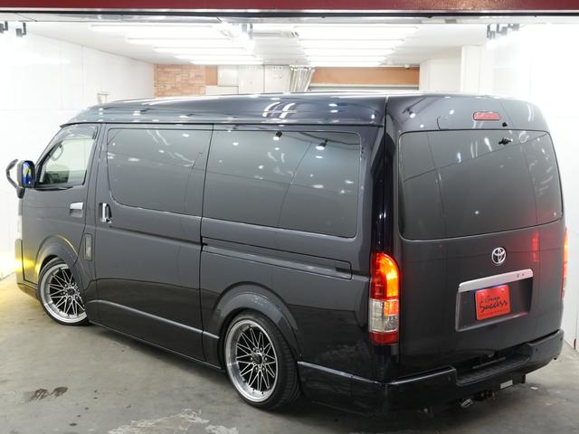 ハイエースバン バッドフェイスボンネット/WORK XTRAP 18インチAW/ローダウン/バックカメラ/100V電源/両側電動スライドドア/ETC/Bluetooth/シートカバー/オーバーフェンダー/ベッドキット(46枚目)