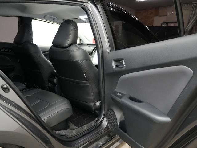 ���h�A�T�C�h�Ƀy�b�g�{�g���z���_�[�Ǝ��[�X�y�[�X������܂��B