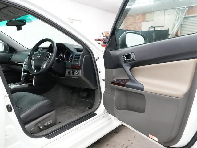 ���h�A�T�C�h�Ƀy�b�g�{�g���z���_�[�Ǝ��[�X�y�[�X������܂��B