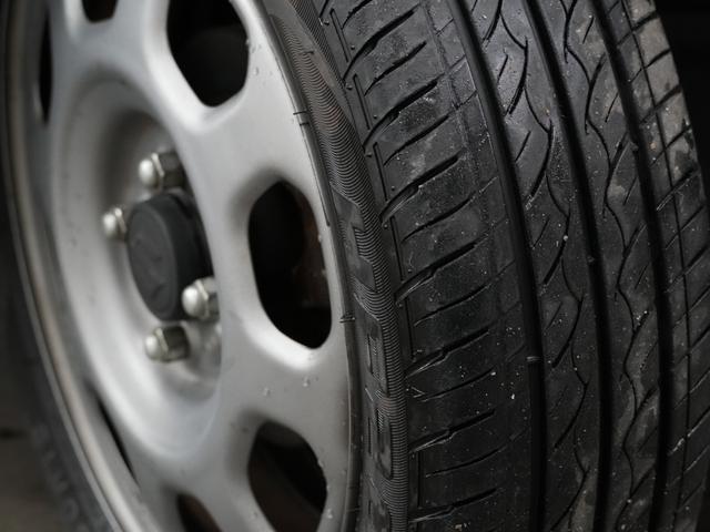 ハスラー Ｇターボ　ターボ／アイドリングストップ／ＥＴＣ／Ｃａｒｒｏｚｚｅｒｉａ　Ｐｉｏｎｅｅｒ／ｃｅｎｔｅｒドライブレコーダー／フォグランプ／純正鉄ホイール／スチールシルバーメタリック／タイヤパンク修理キット（9枚目）