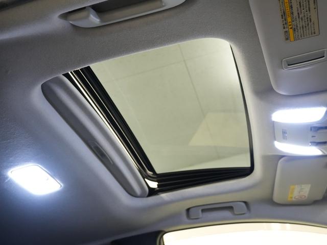 プリウス Ｓ　フロントモデリスタエアロ／サイドモデリスタ／車高調／ローダウン／ＷＯＲＫ　ＳＣＨＷＥＲＴＱＵＥＬＬ　１９ＡＷ／トヨタ純正９インチナビ／バックカメラ／Ｂｌｕｅｔｏｏｔｈ／ＥＴＣ／サンルーフ／（12枚目）