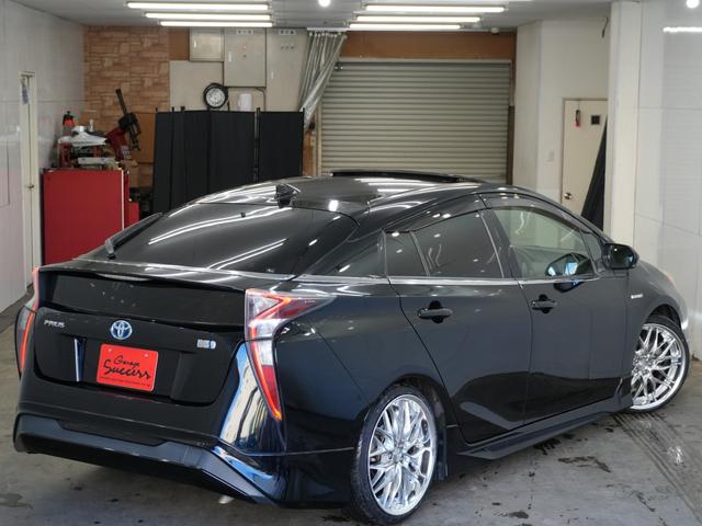 プリウス Ｓ　フロントモデリスタエアロ／サイドモデリスタ／車高調／ローダウン／ＷＯＲＫ　ＳＣＨＷＥＲＴＱＵＥＬＬ　１９ＡＷ／トヨタ純正９インチナビ／バックカメラ／Ｂｌｕｅｔｏｏｔｈ／ＥＴＣ／サンルーフ／（18枚目）