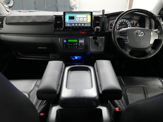 ハイエースバン スーパーＧＬ　ダークプライム　ＡＭＥ　シュタイナーＦＴＸ１７インチＡＷ／カロッツェリアナビ／バックカメラ／ＥＴＣ／Ｂｌｕｅｔｏｏｔｈ／ミラー型ドライブレコーダー／ドライブレコーダー／フリップダウンモニター／両側電動スライドドア（6枚目）