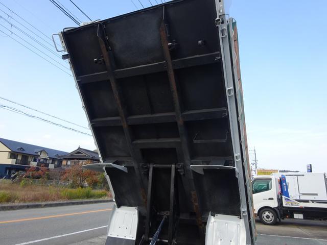 エルフトラック 強化フルフラットローダンプ 電動コボレーン サイドドア溶接止現状一方開 中間金具 プロテクターアングル補強(17枚目)