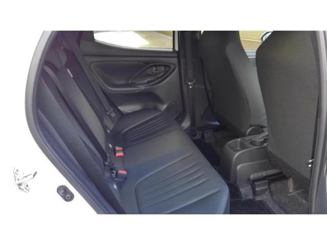 ヤリス Ｘ　ＰＣＳ　横滑り防止装置付き　ワイヤレスキー　盗難防止　サイドエアバック　エアコン　Ｗエアバッグ　パワーウインドウ　ＥＴＣ付き　パワステ　運転席エアバッグ　１オーナー　メディアプレイヤー接続　ＡＢＳ（13枚目）