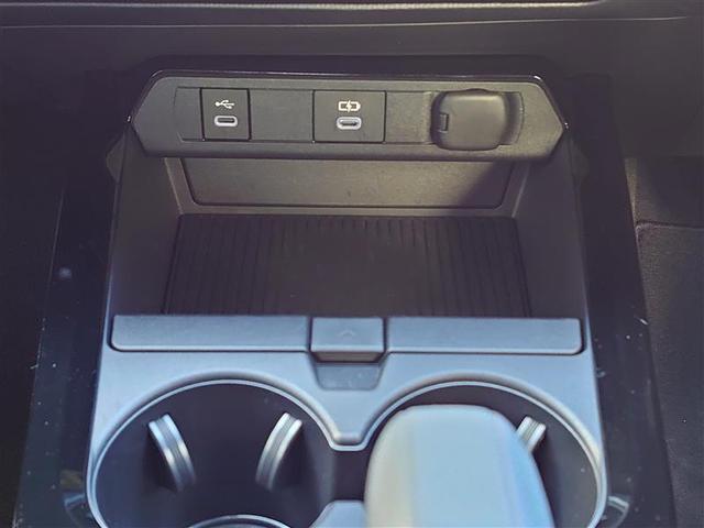 プリウス Ｚ　リアカメラ　プリクラッシュ　試乗車　ＰＷシート　１オーナ　ＡＣ１００Ｖ電源　ＬＥＤランプ　オートクルーズ　アルミホイール　ドライブレコーダ　ＡＣ　運転席エアバッグ　横滑り防止装置　ＥＴＣ付　ＴＶ（10枚目）