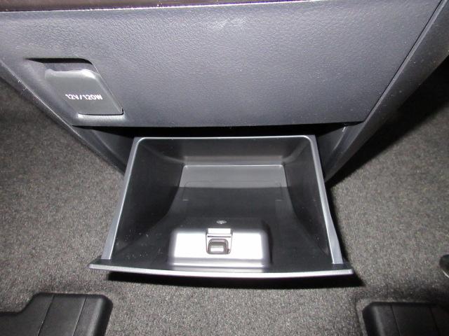2.5S タイプゴールド 新車 3眼LEDヘッド シーケンシャルウィンカー サンルーフ デジタルインナーミラー BSM ディスプレイオーディオ 両側電動スライド パワーバックドア ハーフレザー オットマン レーントレーシング(68枚目)