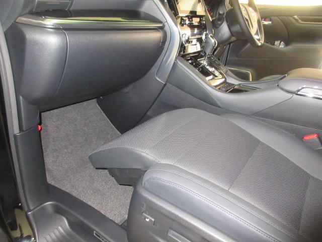 2.5S Cパッケージ 新車 サンルーフ 3眼LEDヘッドライト シーケンシャルウィンカー ディスプレイオーディオ 両側電動スライド パワーバックドア オットマン レーントレーシング レザーシート 電動オットマン Bカメラ(17枚目)