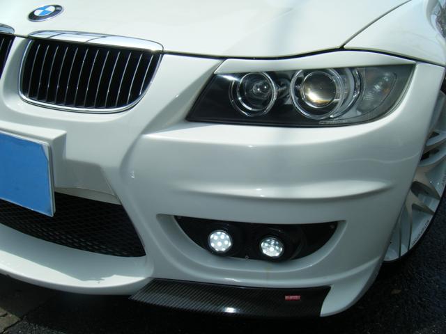 BMW ３シリーズ ３２５ｉ ハイラインパッケージ 中期モデルエナジーコンプリートカー 白色１９インチアルミ ４本出しマフラー フルエアロ  白色パール全塗装 65.8万円 平成21年(2009年) 兵庫県 中古車 - 価格.com
