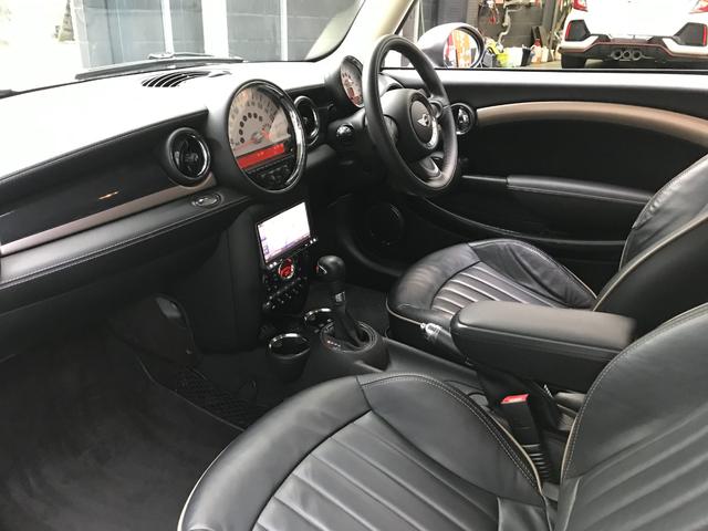 ＭＩＮＩ クーパー　クラブマン　特別限定車　ボンドストリート　黒色　革シート　パイオニアナビ　ＴＶ　付き　シートヒーター　キーレス　ＨＩＤライト　黒色ヘッドライト（31枚目）