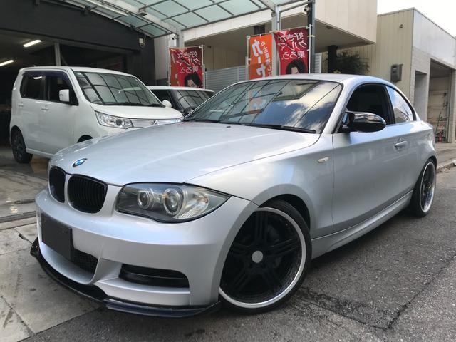 １シリーズ １３５ｉ　Ｍスポーツ　６速マニュアル車　レオンハルト１９インチアルミホイール　ＢＭＷオプションマフラー　シフト　サイドブレーキカバー付き　エアロ付き　ローダウンサス（6枚目）