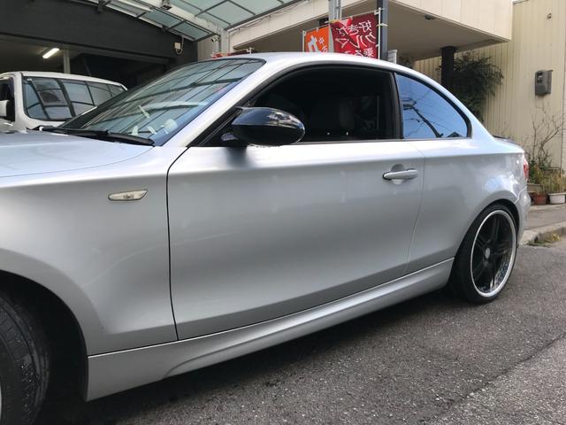 １シリーズ １３５ｉ　Ｍスポーツ　６速マニュアル車　レオンハルト１９インチアルミホイール　ＢＭＷオプションマフラー　シフト　サイドブレーキカバー付き　エアロ付き　ローダウンサス（12枚目）