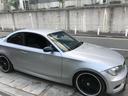 １３５ｉ　Ｍスポーツ　６速マニュアル車　レオンハルト１９インチアルミホイール　ＢＭＷオプションマフラー　シフト　サイドブレーキカバー付き　エアロ付き　ローダウンサス（22枚目）