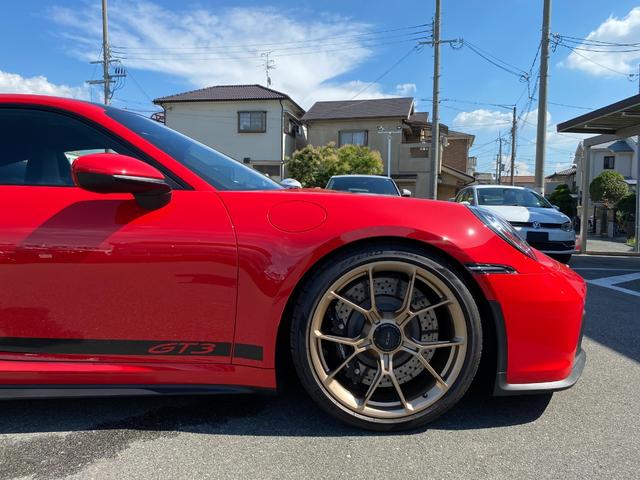 ９１１ ９１１ＧＴ３　カーボンルーフ　Ｆリフト　クロノＰＫＧ　キャリパブラック塗装　ホイールサテンネオジム塗装　Ｅｘｃｌｕｓｉｖｅデザインテールライト　レッドシートベルト　ストレージ・カーボンインテリ・ライトデザインＰＫＧ（61枚目）