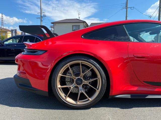 ９１１ ９１１ＧＴ３　カーボンルーフ　Ｆリフト　クロノＰＫＧ　キャリパブラック塗装　ホイールサテンネオジム塗装　Ｅｘｃｌｕｓｉｖｅデザインテールライト　レッドシートベルト　ストレージ・カーボンインテリ・ライトデザインＰＫＧ（64枚目）