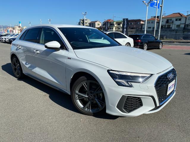 スポーツバック３０ＴＦＳＩ　Ｓライン　禁煙車　全パッケージ付　シートヒーター　コンビニエンス／アシスタンス・Ｓライン・ナビゲーション・テクノロジーＰＫＧ　ＡＣＣ　パークアシスト　Ｐシート　ワイヤレス充電　アンビエントライト　Ｐガラス(3枚目)