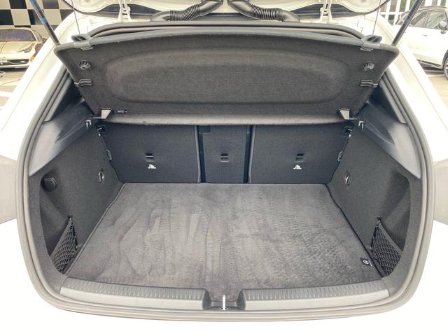 Ａクラス Ａ１８０　スタイル　ＡＭＧライン　禁煙車　ブラック／レッド革シート　レーダーセーフティＰ　レザーＥＸＣ　置くだけ充電　ＡＭＧ１８ＡＷ　前後ドラレコ　ナビゲーションＰ　フルセグＴＶ　メルセデスミー　ＡＣＣ　ＬＥＤヘッド　ソナー　Ｂカメラ（43枚目）