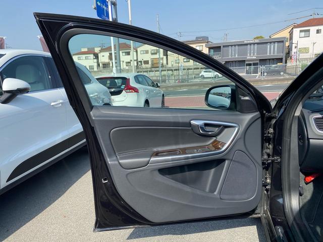 Ｖ６０ Ｔ３　クラシック　禁煙車　サンルーフ　レザーシート　ＥＴＣ２．０　バックカメラ　純正ナビ　純正１８ＡＷ　Ｍ付パワーシート　シートヒーター　ＡＣＣ　Ｂガイド　レーンアシスト　Ｒフォグ　オートハイビーム　ＢＬＩＳ（33枚目）