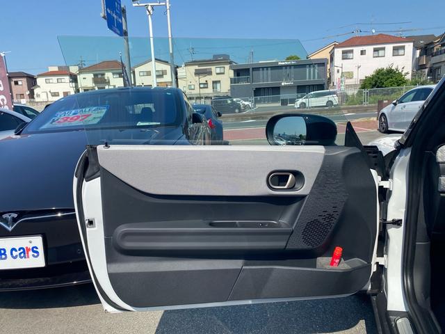 ＭＩＮＩ クーパーＣ　フェイバリット・トリム　フェイヴァードトリムＰＫＧ　禁煙車　ミラーＥＴＣ　ホワイトグレー革　ＪＣＷスポーツシート　純正ナビ　Ｂカメラ　ＡｐｐｌｅＣａｒＰｌａｙ　ＨＵＤ　クルコン　パーキングアシスト　ＰＤＣ　ＬＥＤヘッド（31枚目）