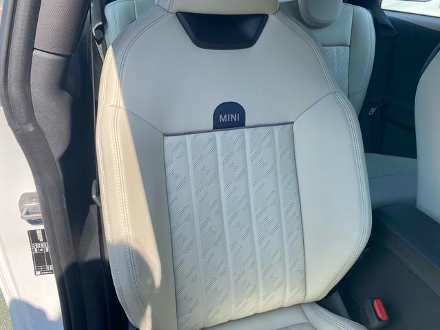 ＭＩＮＩ クーパーＣ　フェイバリット・トリム　フェイヴァードトリムＰＫＧ　禁煙車　ミラーＥＴＣ　ホワイトグレー革　ＪＣＷスポーツシート　純正ナビ　Ｂカメラ　ＡｐｐｌｅＣａｒＰｌａｙ　ＨＵＤ　クルコン　パーキングアシスト　ＰＤＣ　ＬＥＤヘッド（69枚目）