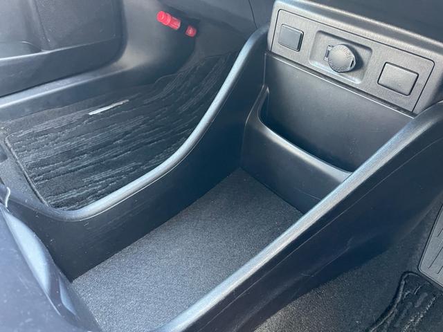 プリウスアルファ G ALPINEビッグX9インチナビ フルセグ AppleCarPlay バックカメラ ハーフレザーシート ETC パワーシート クルーズコントロール LEDヘッドランプ フロントフォグランプ(17枚目)