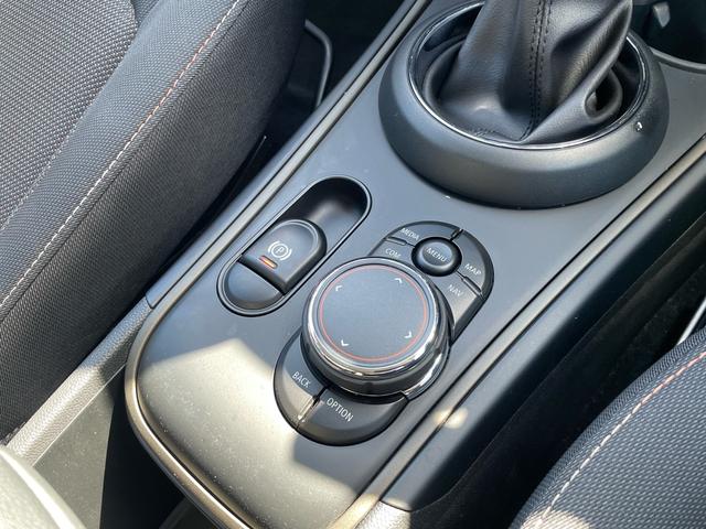 MINI クーパーD クロスオーバー ペッパーPKG クロームラインエクステリア 禁煙車 PDC アダピティブLED リアビューカメラ Pバックドア ミラーETC エキサイトメントPKG アンビエントライト アダプティブクルコン Pガラス(23枚目)