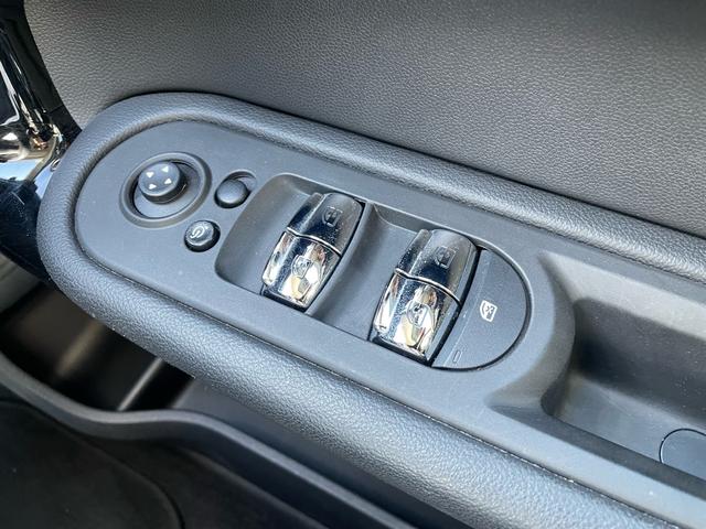 MINI クーパーD クロスオーバー ペッパーPKG クロームラインエクステリア 禁煙車 PDC アダピティブLED リアビューカメラ Pバックドア ミラーETC エキサイトメントPKG アンビエントライト アダプティブクルコン Pガラス(28枚目)