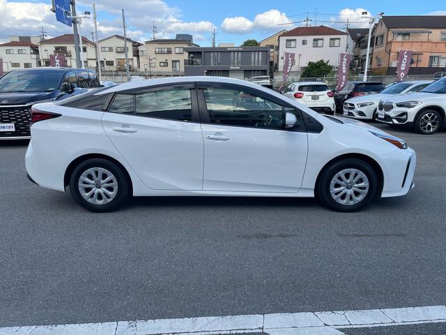 プリウス S ナビ ドラレコ セーフティセンス LEDランプ インテリジェントクリアランスソナー アダプティブクルコン Bカメラ アクセサリーコンセント スマートエントリー/スタートシステム 合皮巻きステアリング(4枚目)