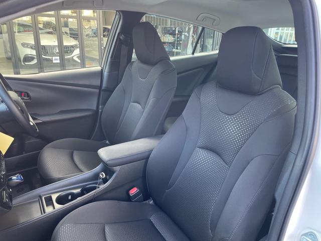 プリウス S ナビ ドラレコ セーフティセンス LEDランプ インテリジェントクリアランスソナー アダプティブクルコン Bカメラ アクセサリーコンセント スマートエントリー/スタートシステム 合皮巻きステアリング(36枚目)