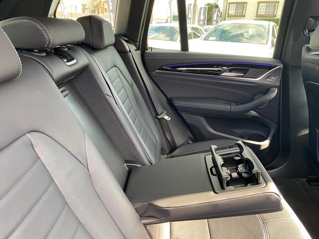 ＪＯＢＣＡＲＳの看板が目印です！！