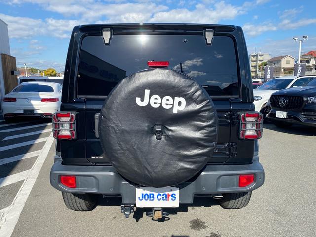 ジープ・ラングラーアンリミテッド サハラ　ワンオーナー　禁煙車　黒革シート　ヒッチメンバー　フリーダムトップ　ＡＬＰＩＮＥ製９スピーカー　地デジＴＶ　純正ナビ　ＥＴＣ２．０　前後ドラレコ　８．４インチＶＧＡタッチパネルモニター　パークセンス（6枚目）