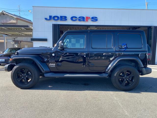 ジープ・ラングラーアンリミテッド サハラ　ワンオーナー　禁煙車　黒革シート　ヒッチメンバー　フリーダムトップ　ＡＬＰＩＮＥ製９スピーカー　地デジＴＶ　純正ナビ　ＥＴＣ２．０　前後ドラレコ　８．４インチＶＧＡタッチパネルモニター　パークセンス（8枚目）