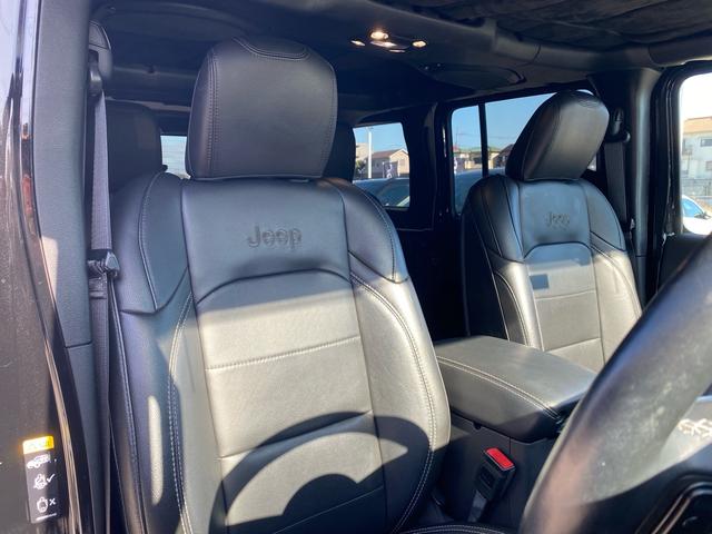 ジープ・ラングラーアンリミテッド サハラ　ワンオーナー　禁煙車　黒革シート　ヒッチメンバー　フリーダムトップ　ＡＬＰＩＮＥ製９スピーカー　地デジＴＶ　純正ナビ　ＥＴＣ２．０　前後ドラレコ　８．４インチＶＧＡタッチパネルモニター　パークセンス（9枚目）